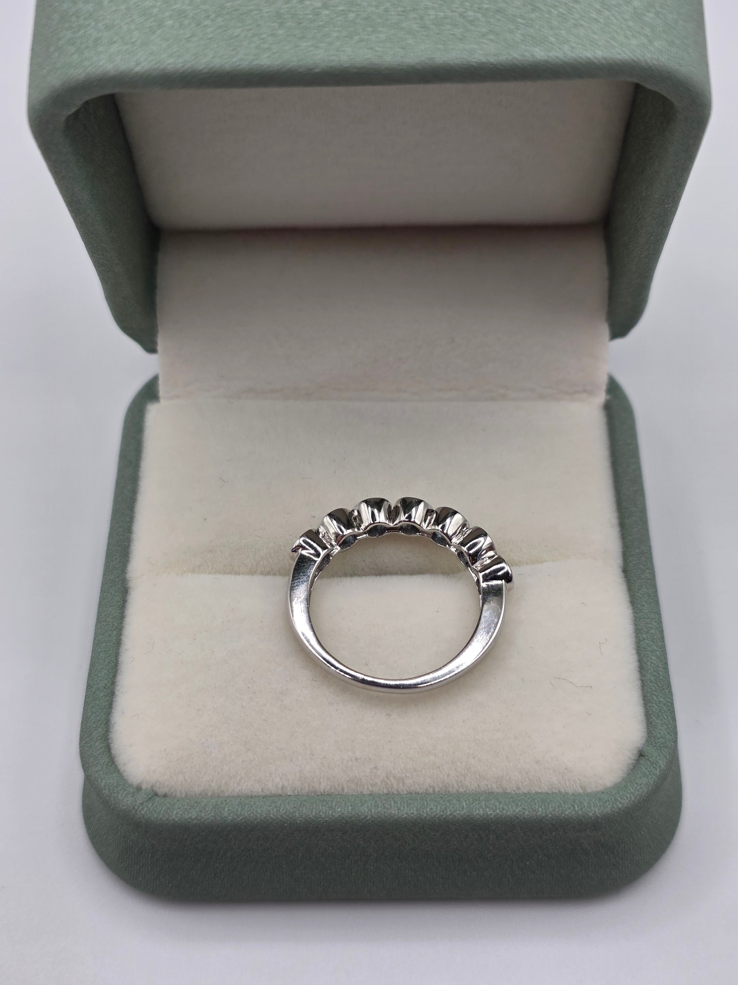 9ct white gold topaz ring