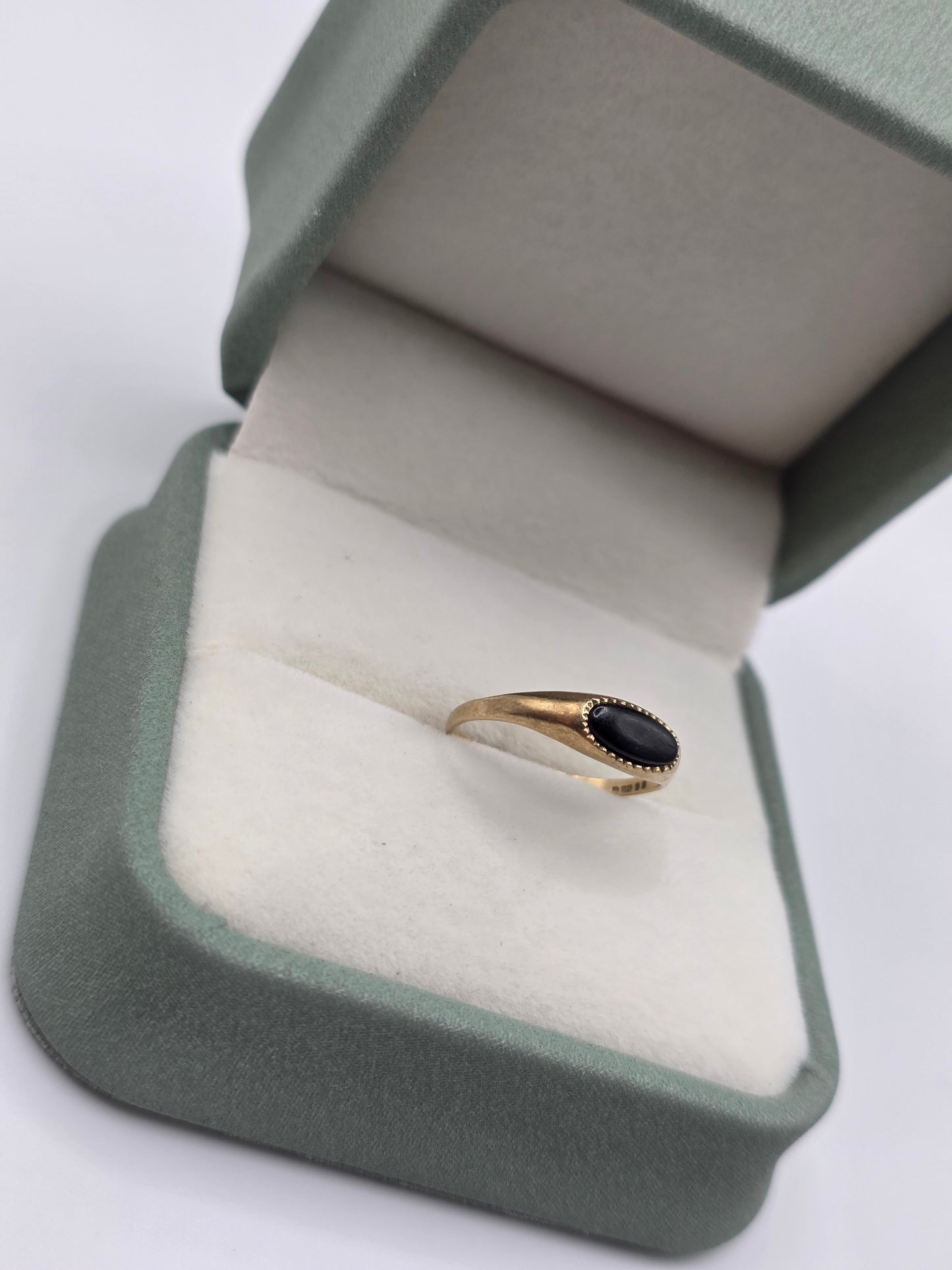9ct gold onyx ring