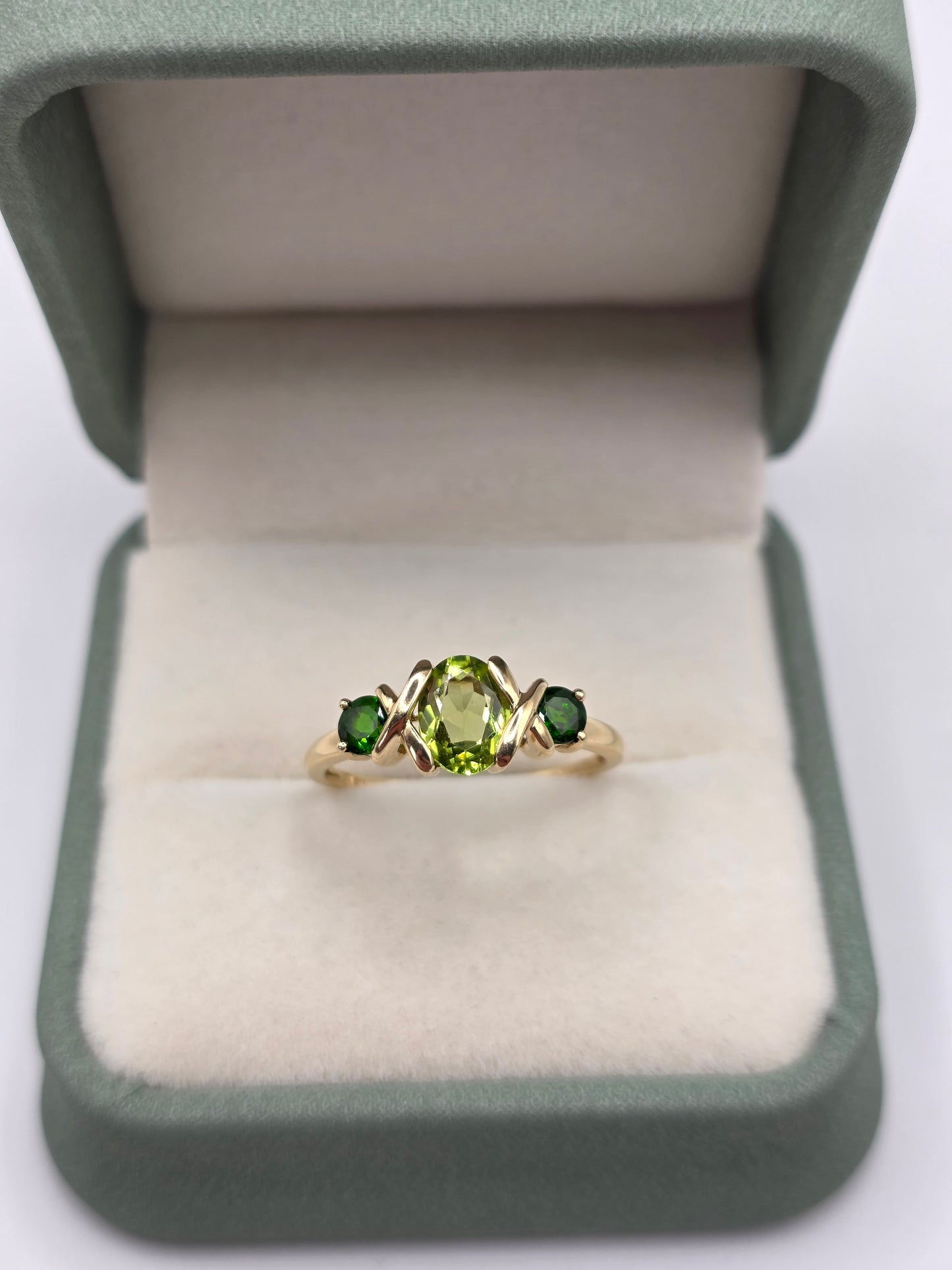 9ct gold peridot and diopside ring