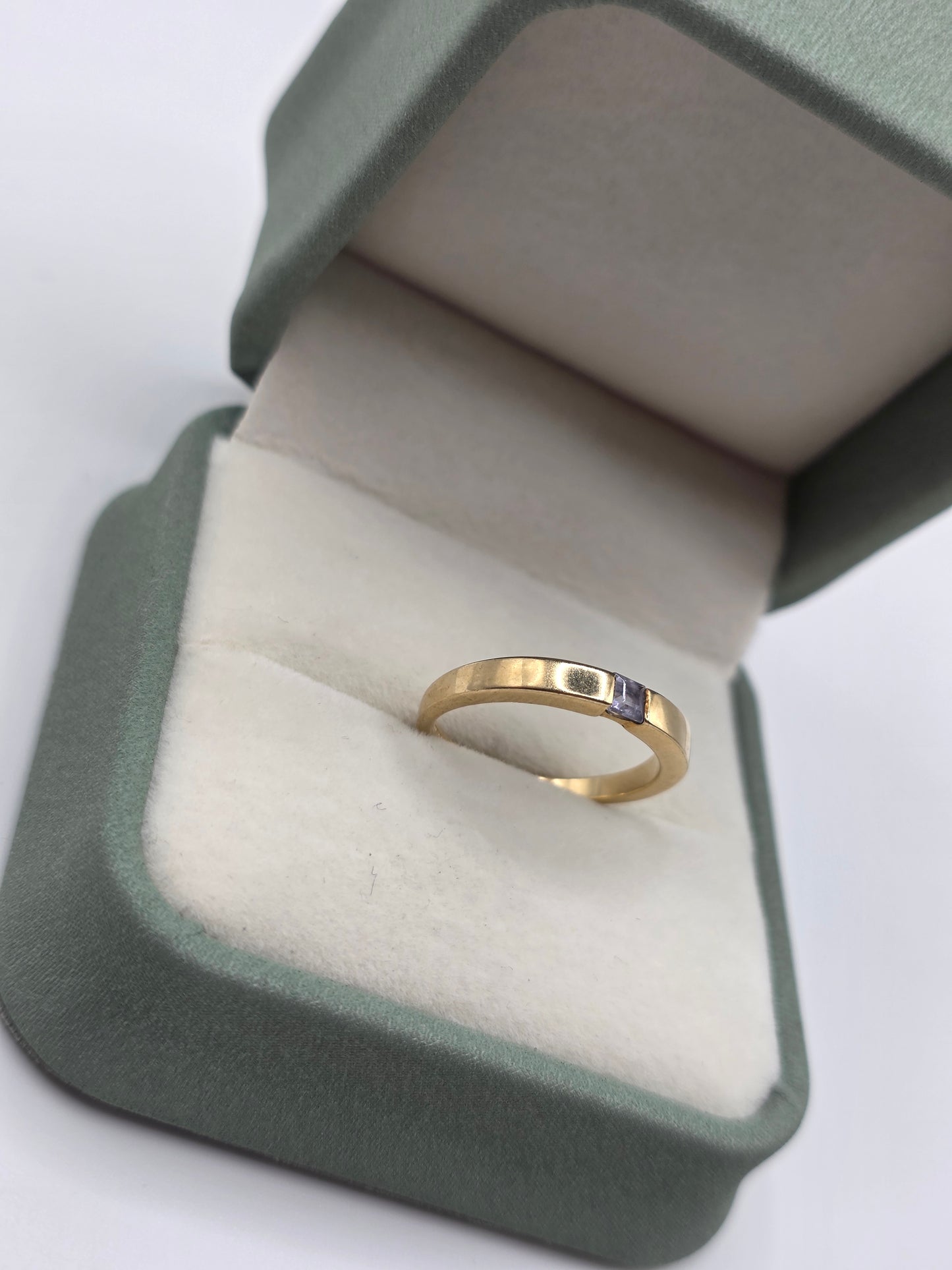 9ct gold tanzanite ring