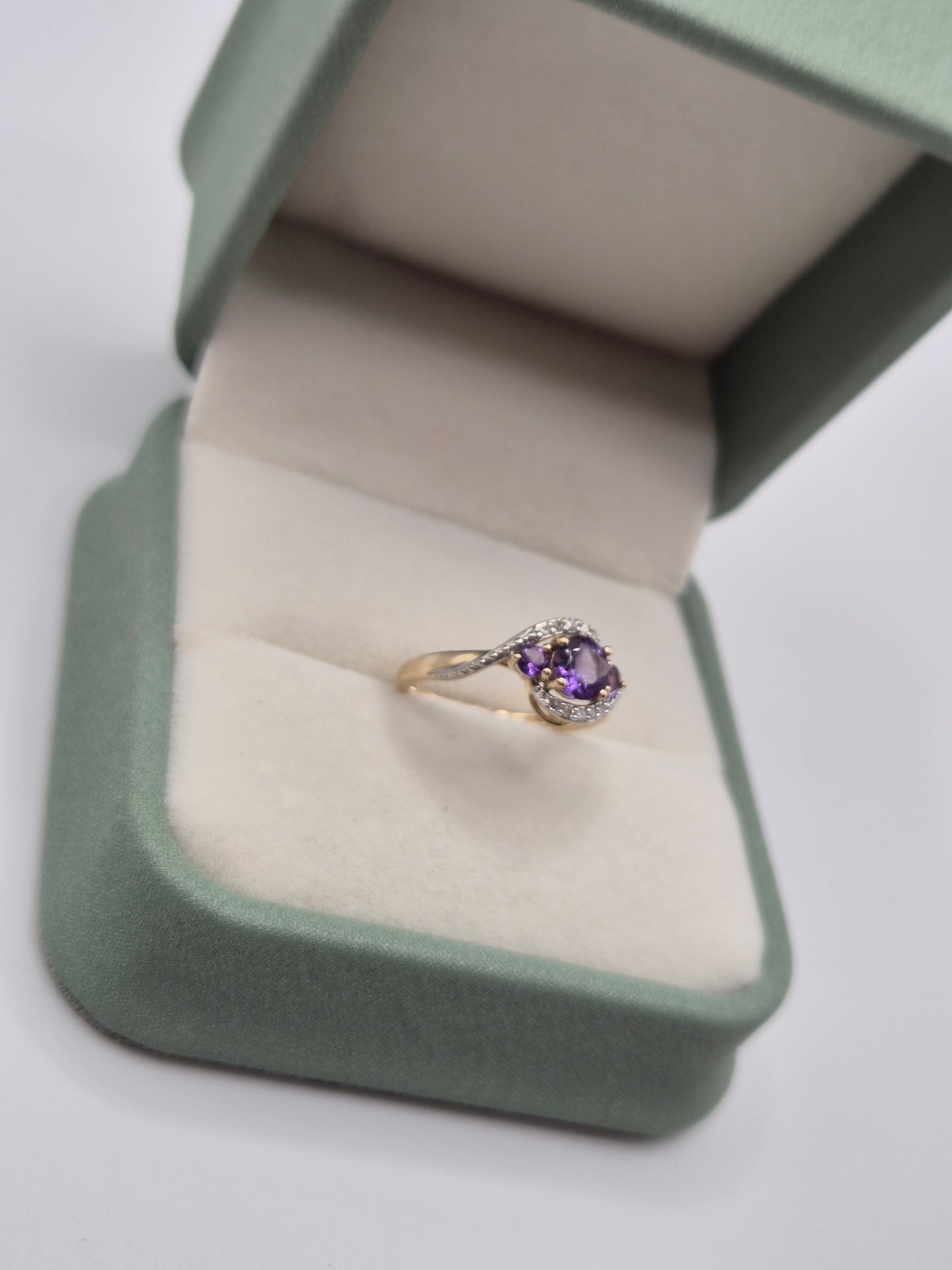 9ct gold amethyst and diamond ring