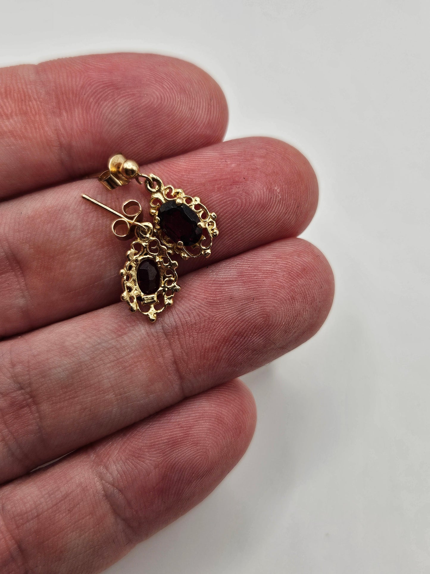 9ct gold garnet earrings