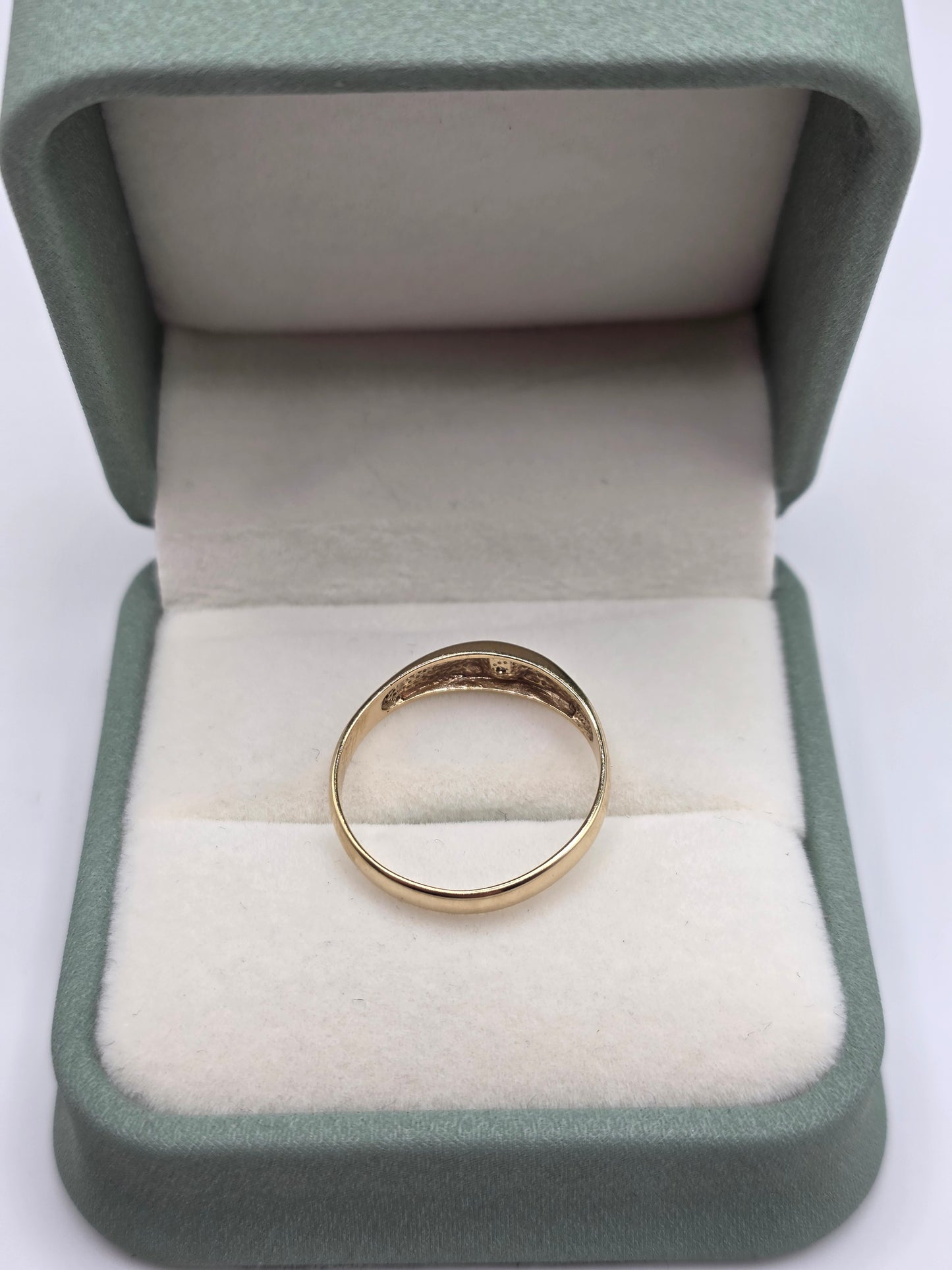 9ct gold diamond gypsy ring