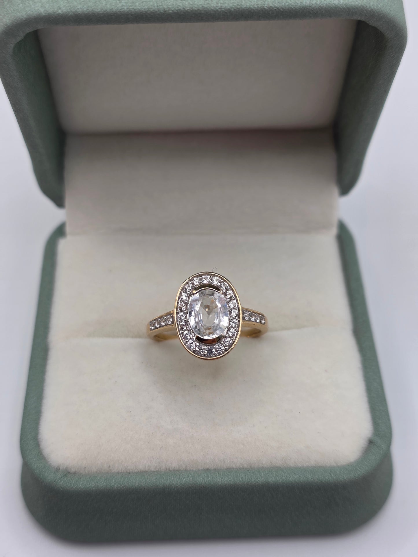 9ct gold white zircon ring
