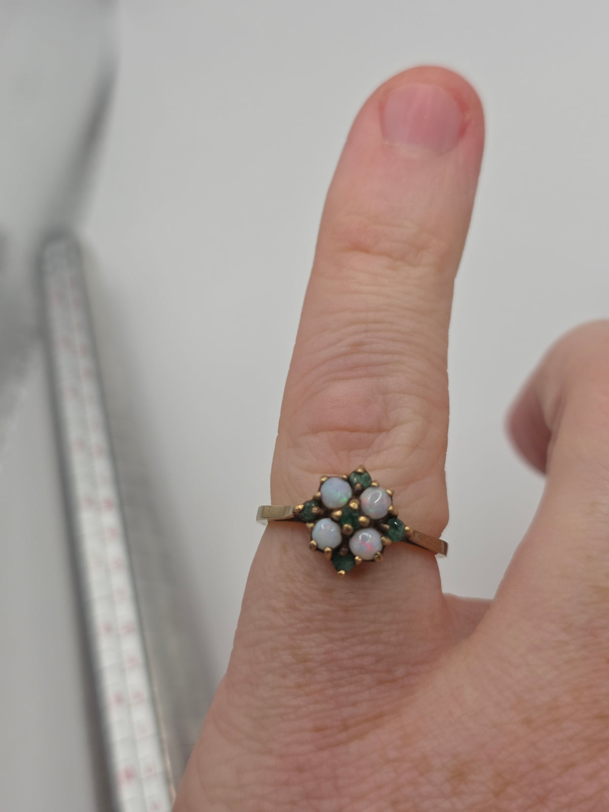 9ct gold emerald and opal ring