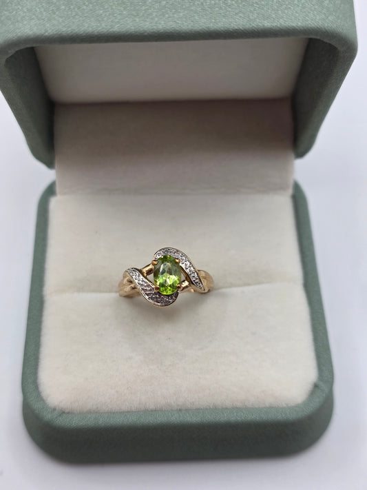 9ct gold peridot and diamond ring