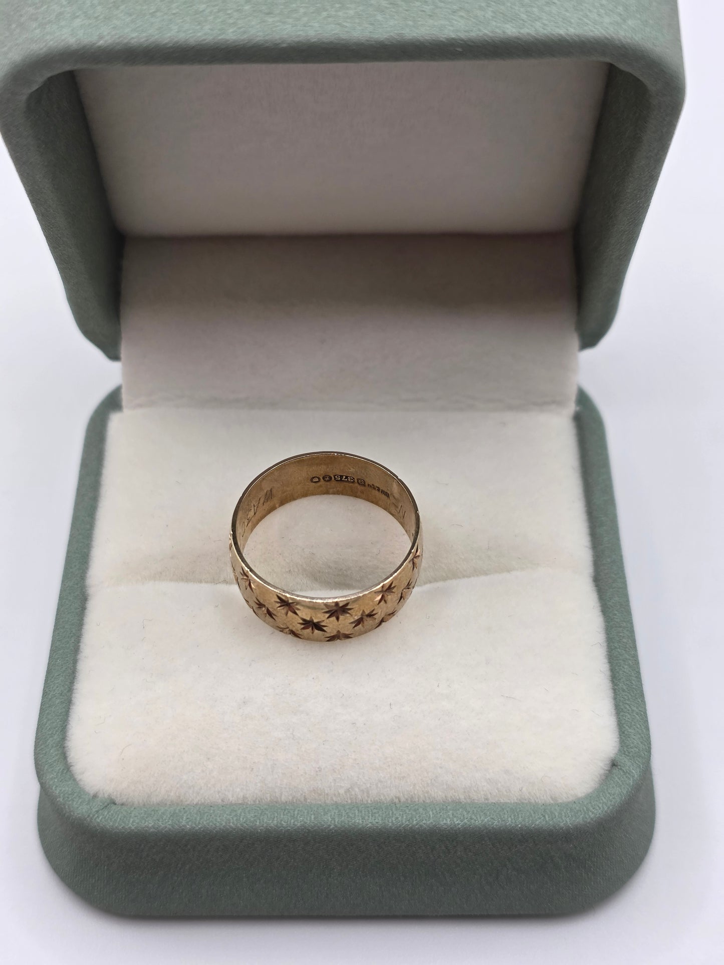 9ct gold star band ring