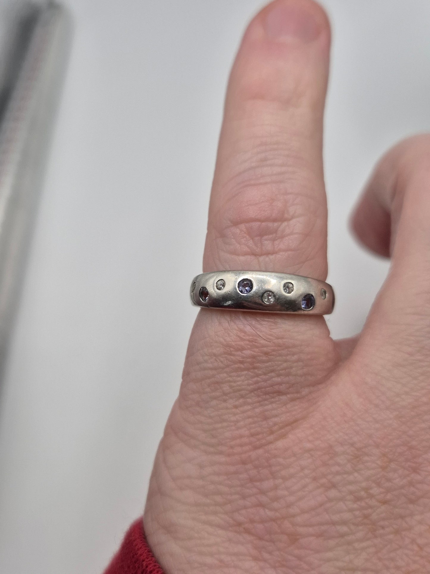 Heavy 9ct white gold tanzanite ring