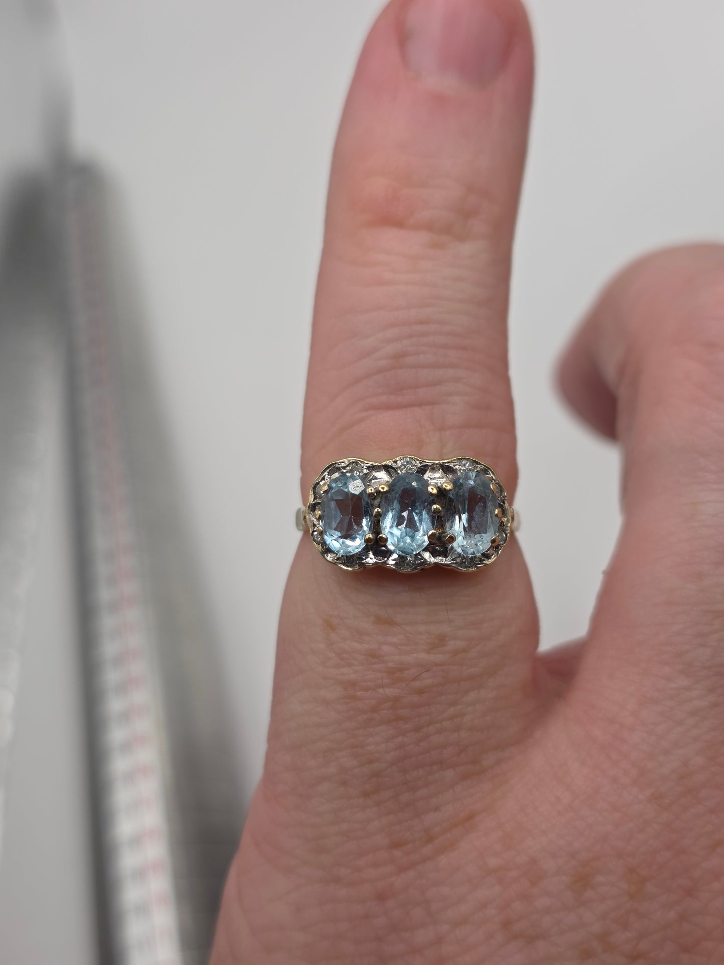 9ct gold aquamarine and diamond ring