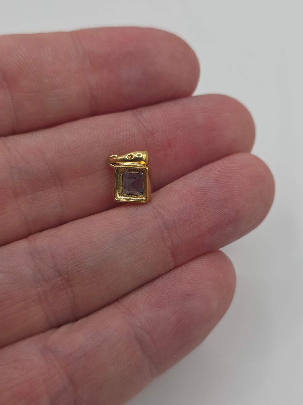 9ct gold topaz pendant