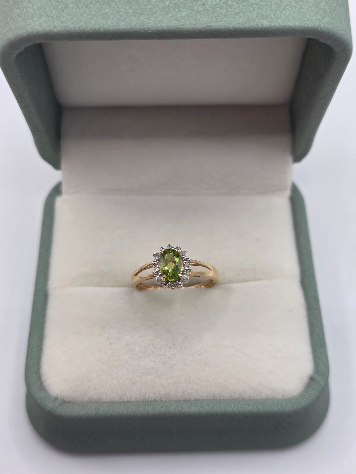 9ct gold peridot and diamond ring
