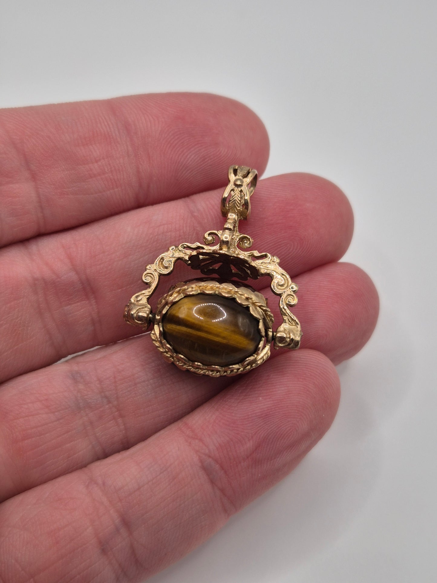 9ct gold onyx, tigers eye and bloodstone fob pendant