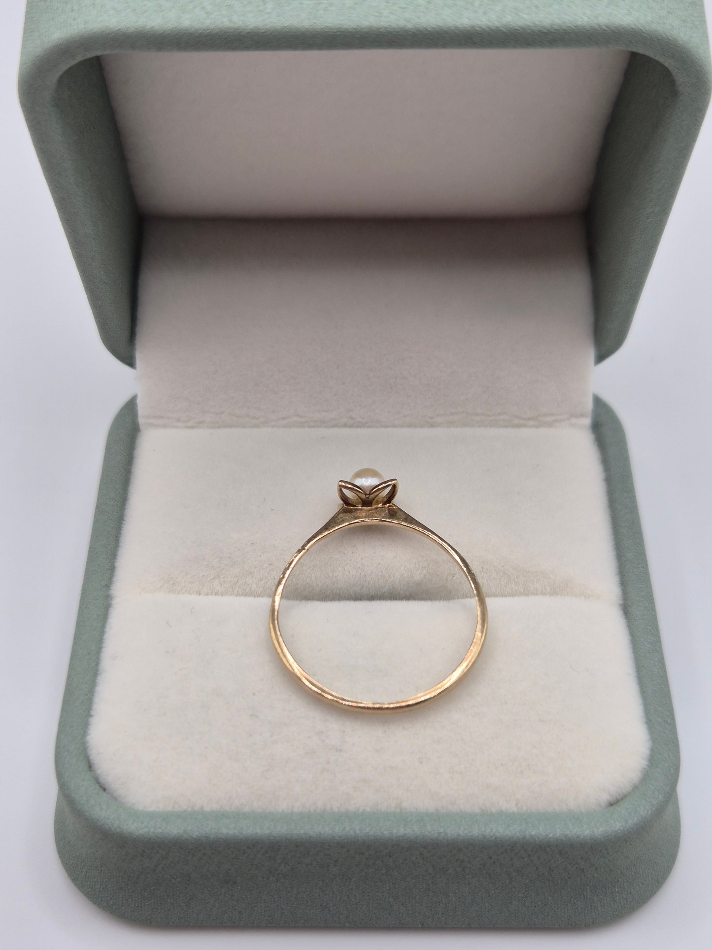 9ct gold pearl ring