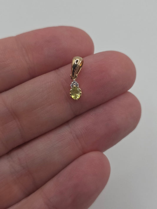 9ct gold peridot and diamond pendant