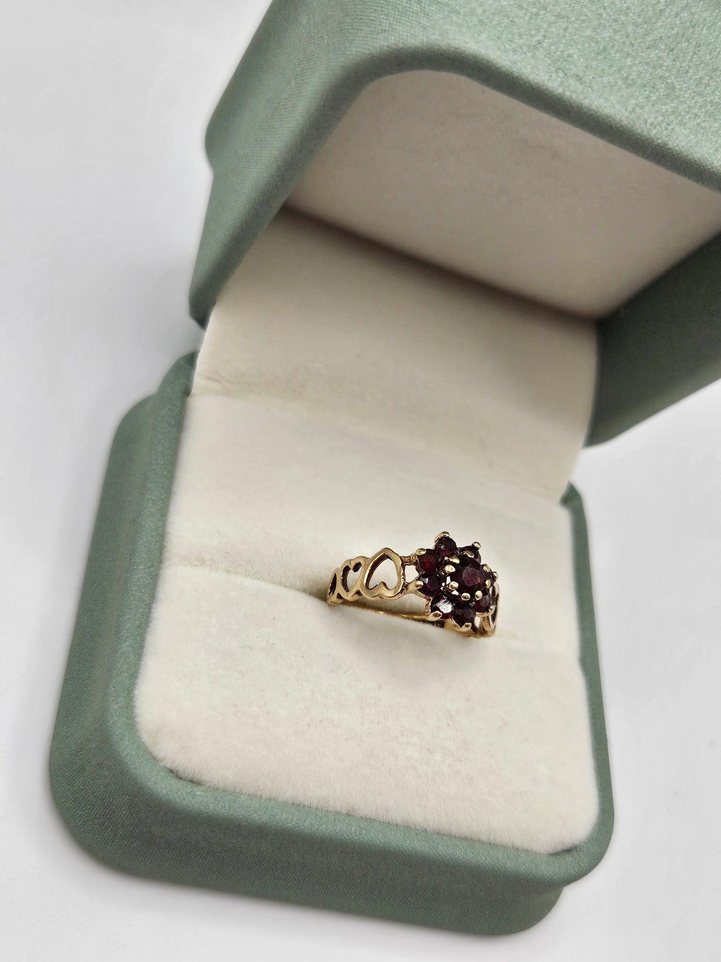 9ct gold garnet cluster ring