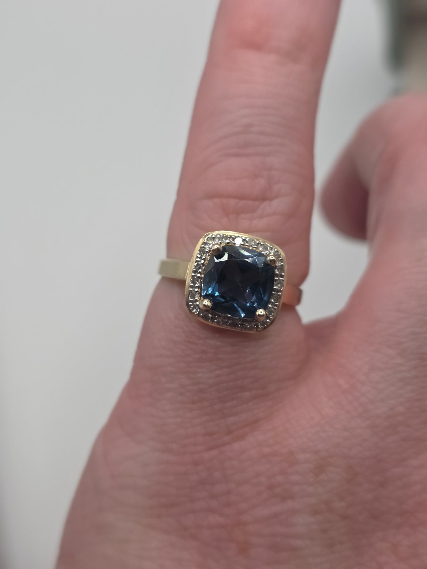 9ct gold topaz and diamond ring