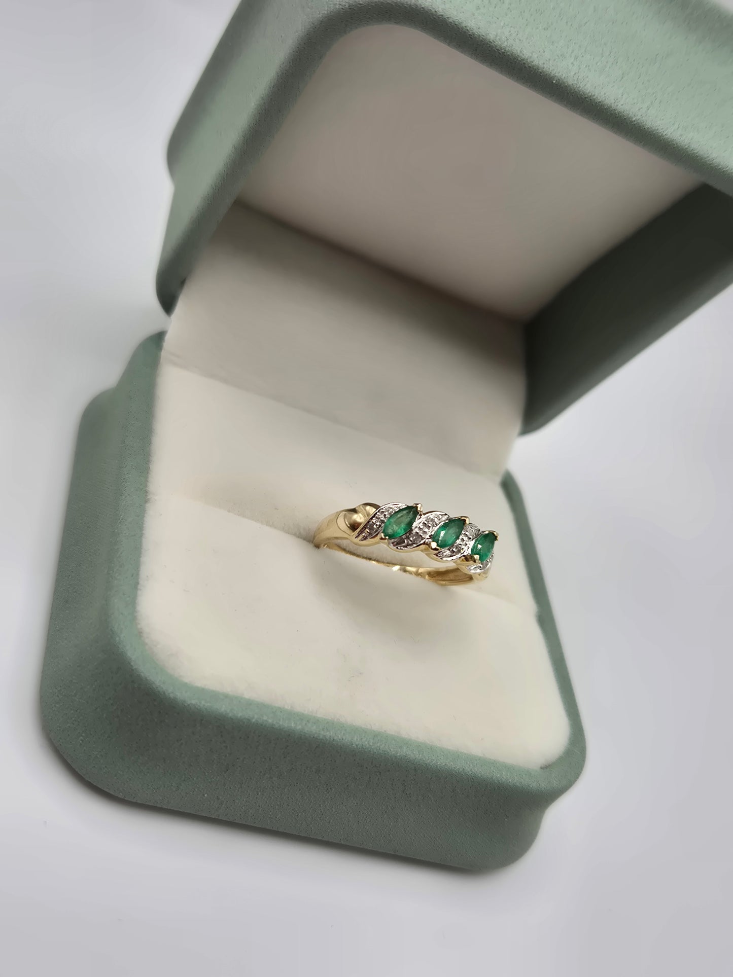9ct gold emerald and diamond ring