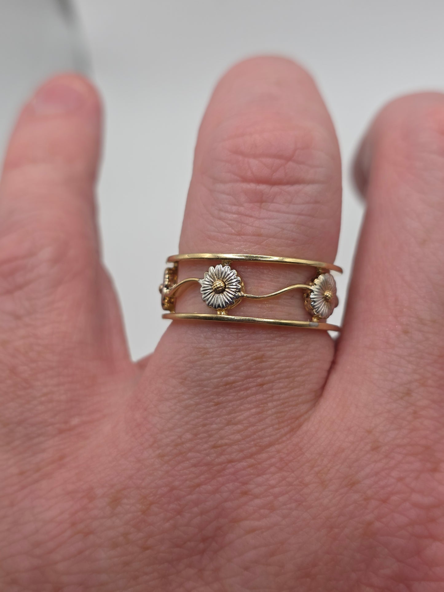 Welsh Clogau 9ct Yellow & White Gold Daisy Ring