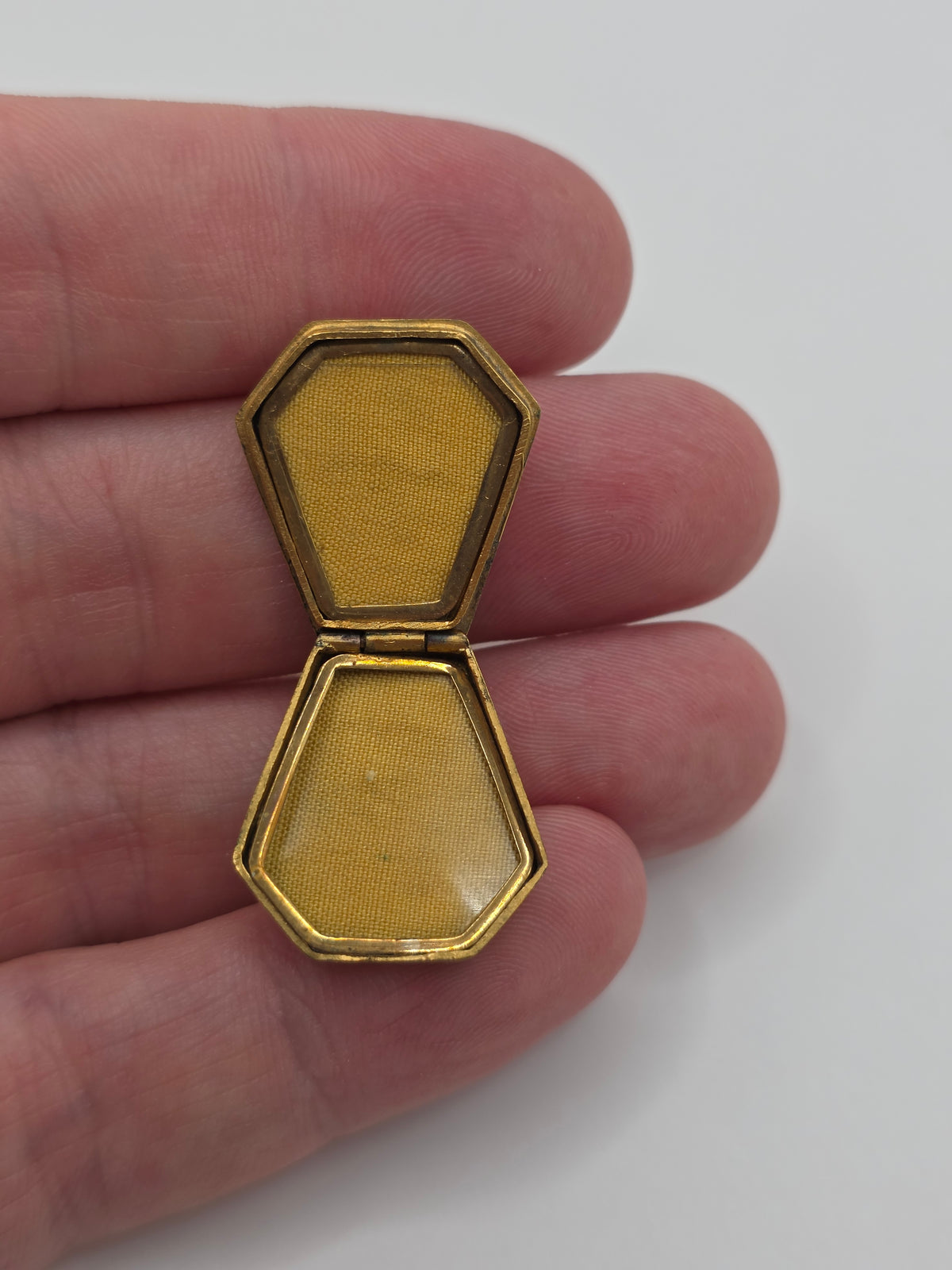 Art deco 9ct gold front and back locket pendant