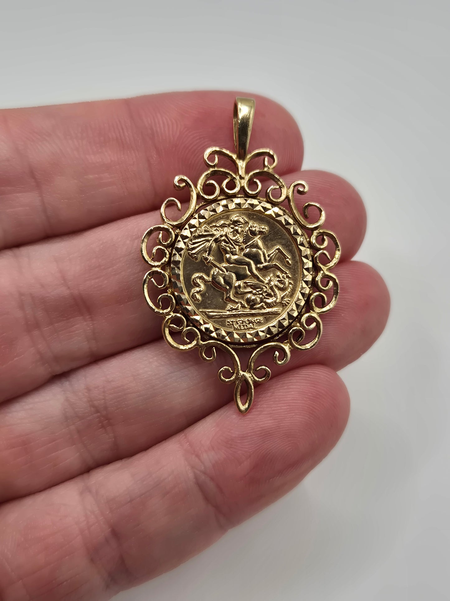 9ct gold st george pendant