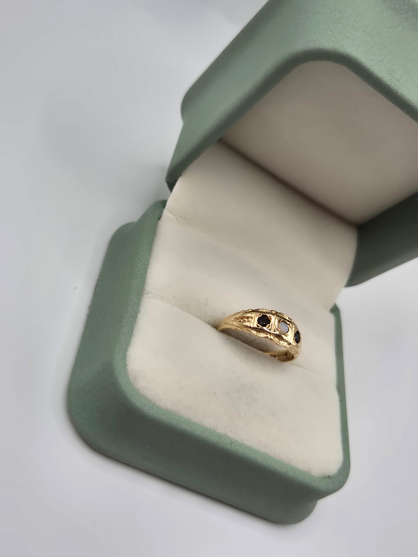 9ct gold sapphire and opal ring