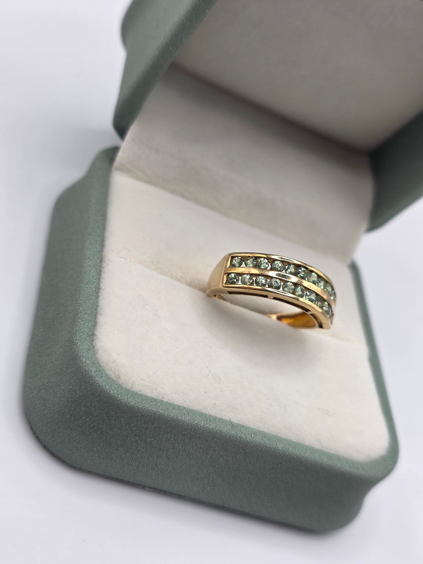 9ct gold quartz ring