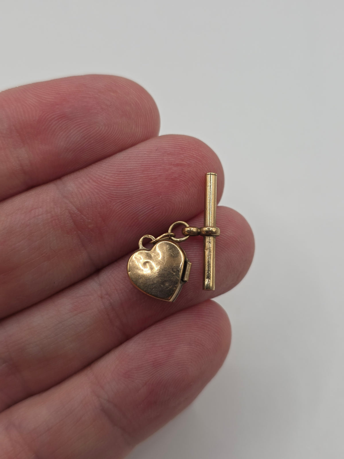 9ct gold locket T-Bar pendant