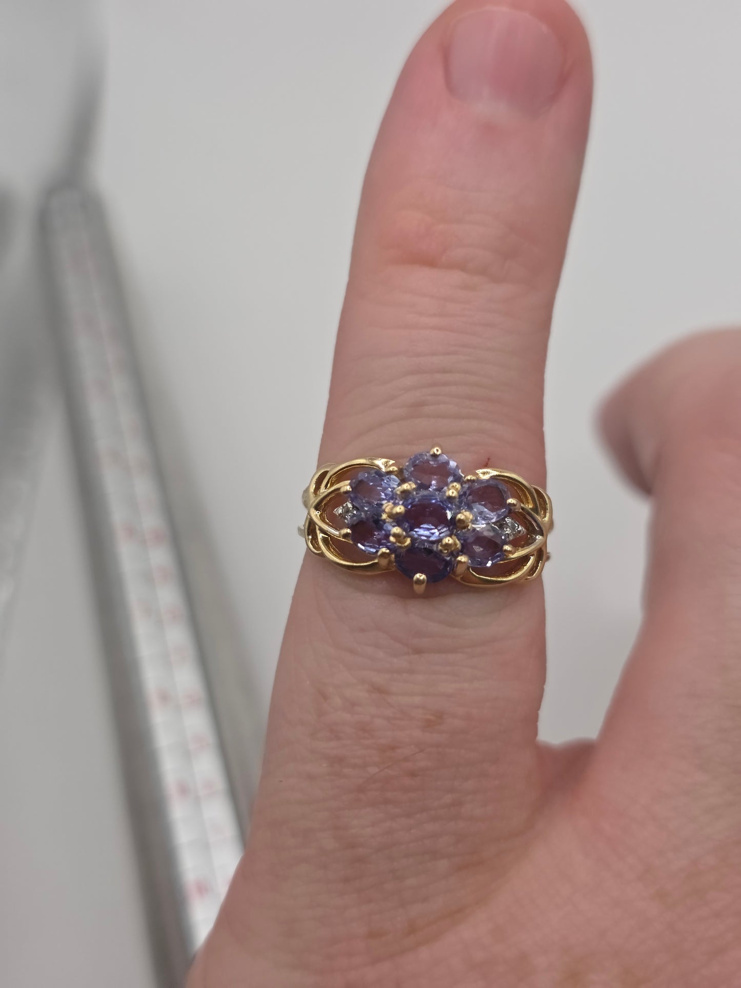 9ct gold tanzanite and diamond ring