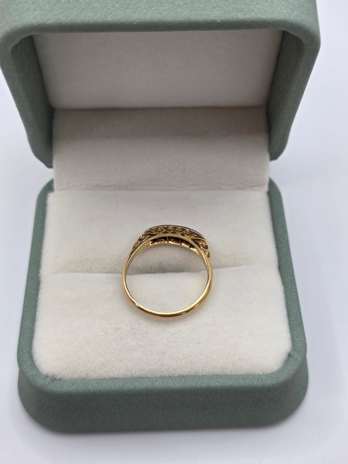 Antique 18ct gold diamond ring