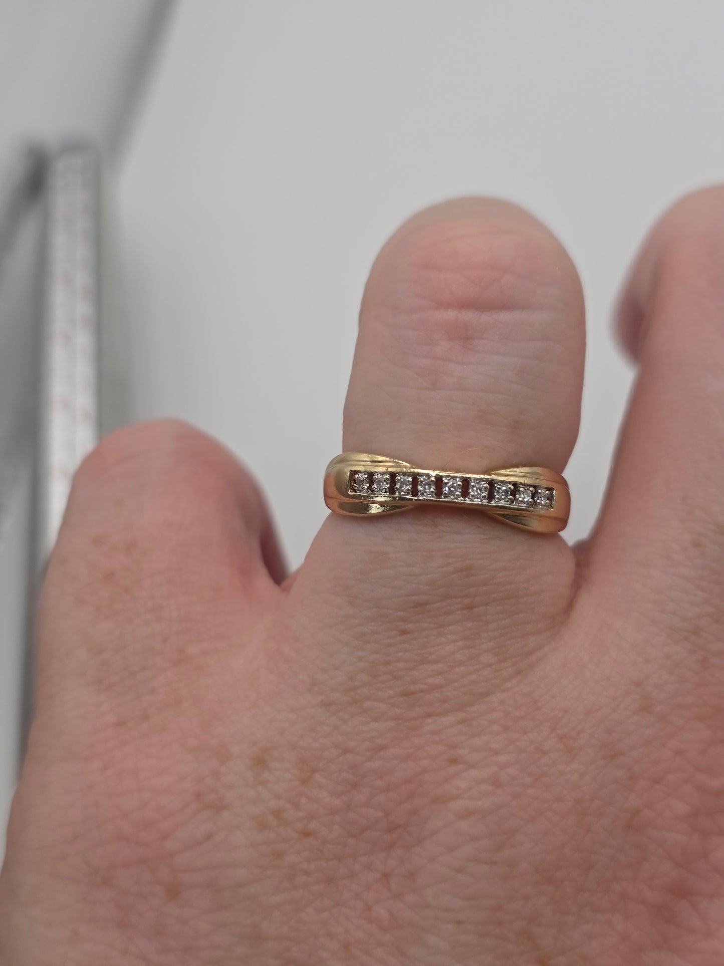 9ct gold diamond ring