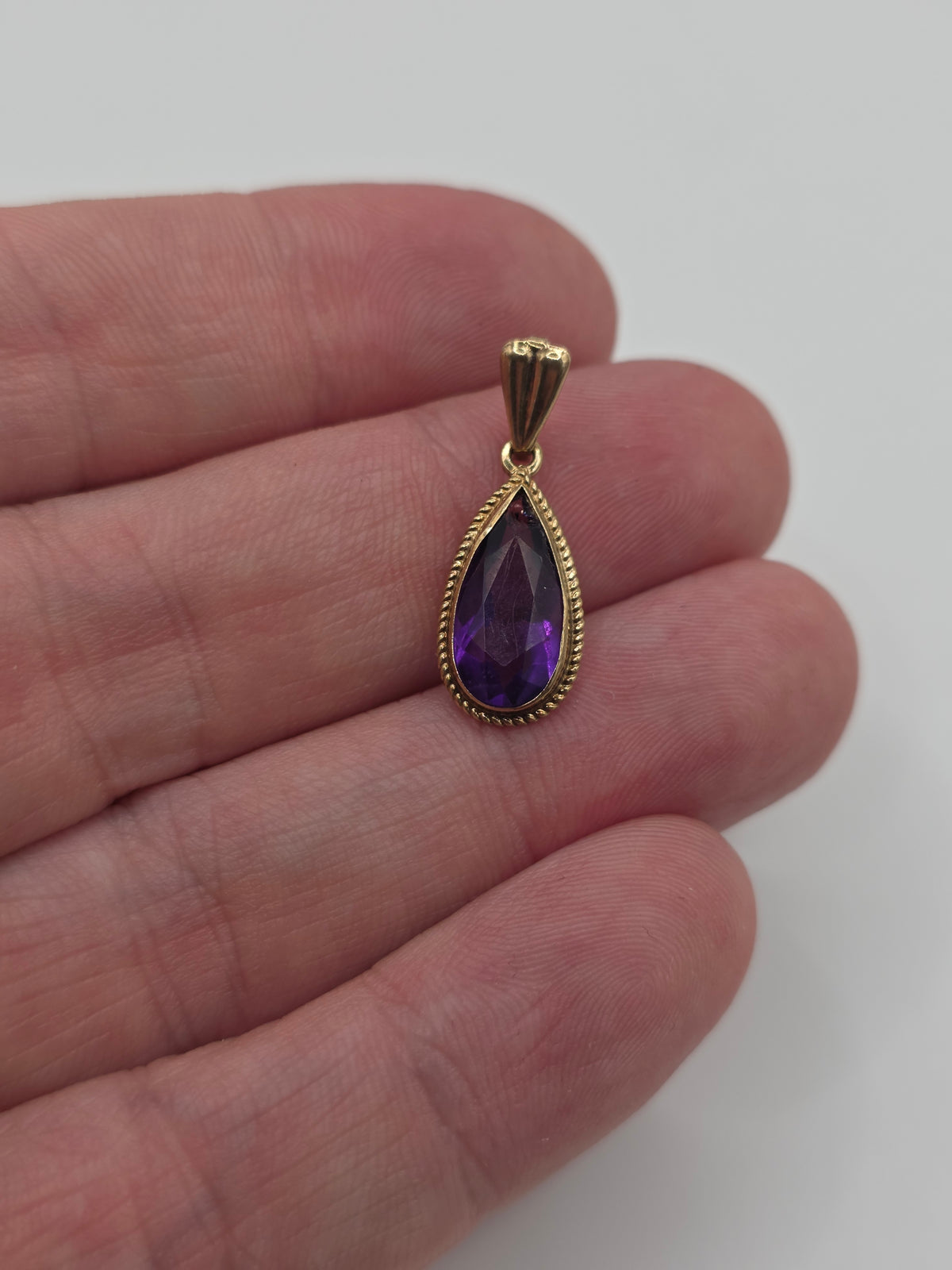 9ct gold amethyst pendant