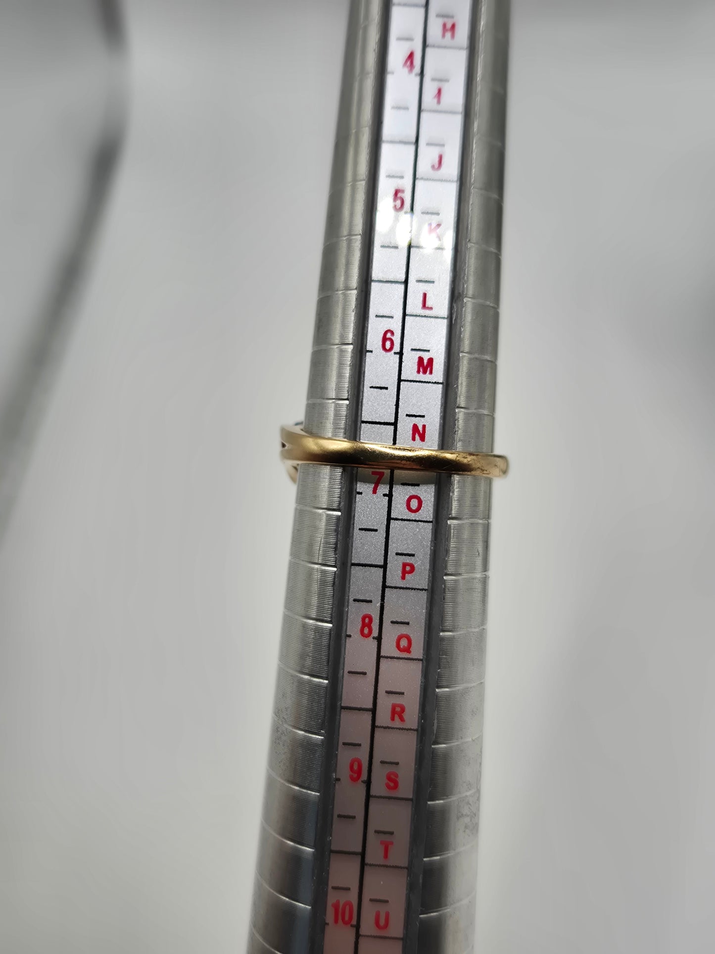 9ct gold aquamarine and diamond ring