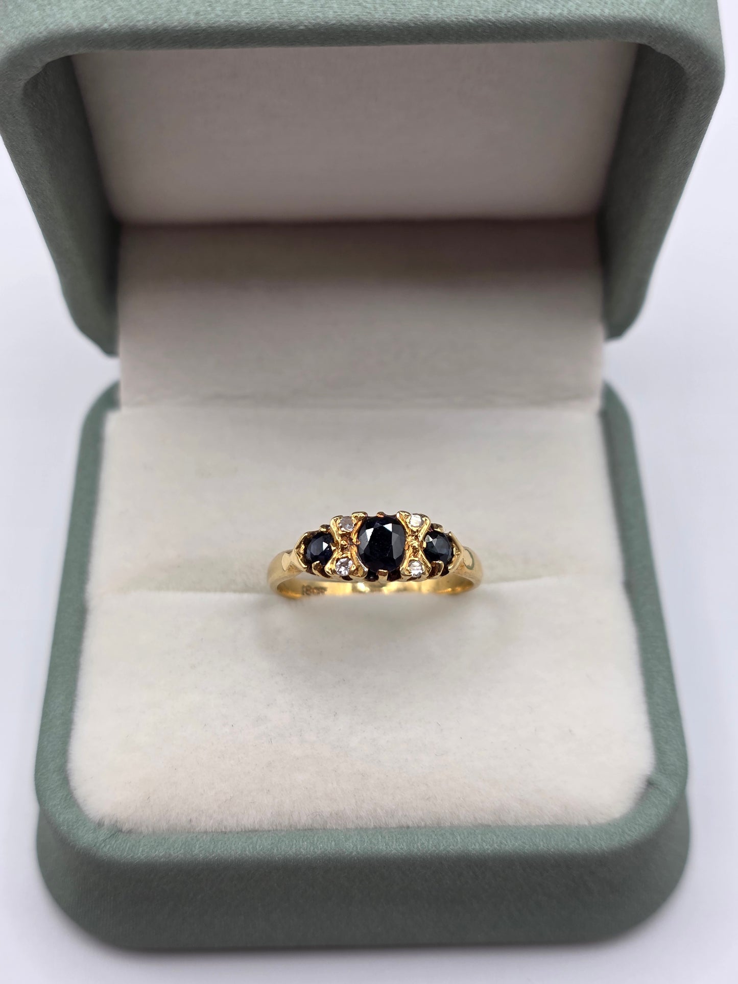 18ct gold sapphire and diamond ring