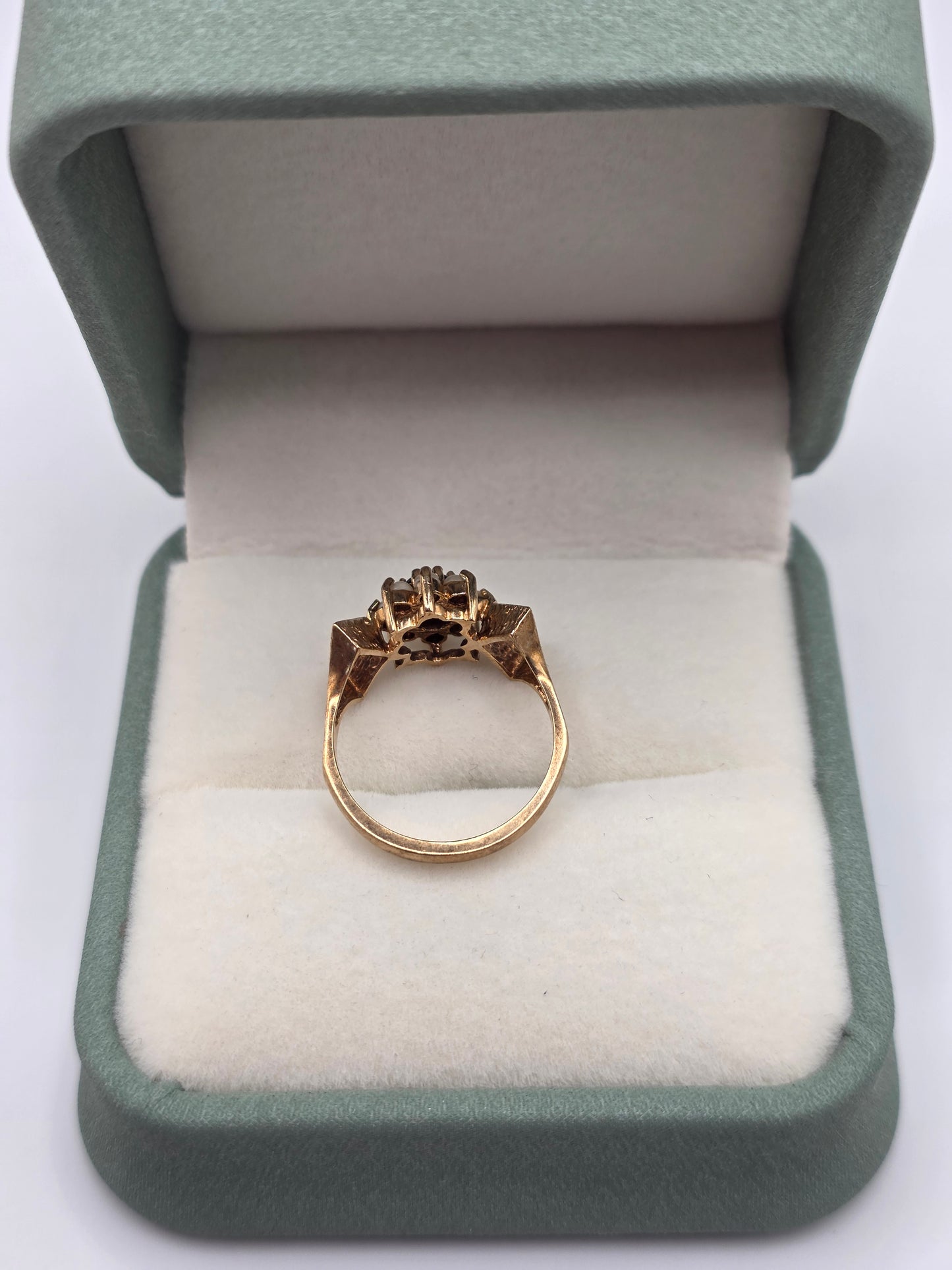 9ct gold garnet and pearl ring