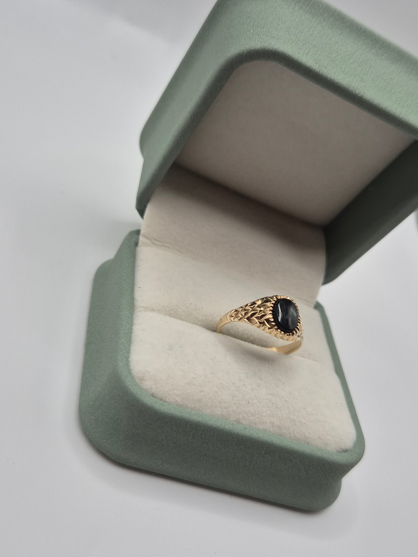 9ct gold onyx signet ring
