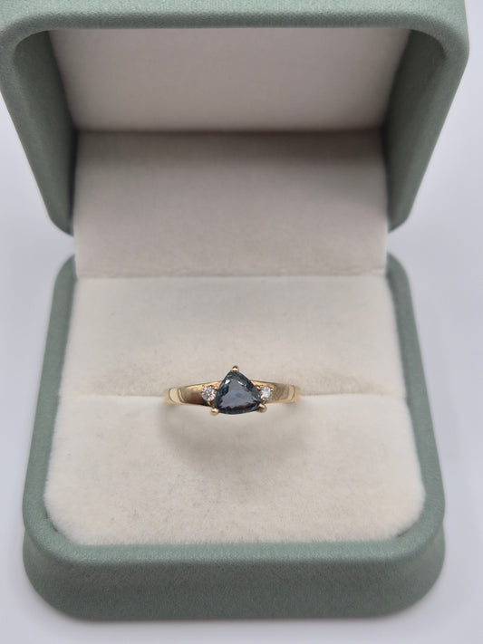 9ct gold colour change sapphire and diamond ring