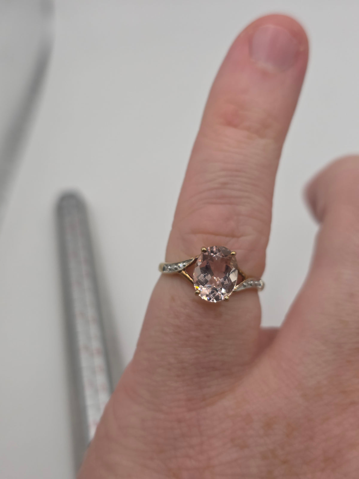 9ct gold morganite and diamond ring