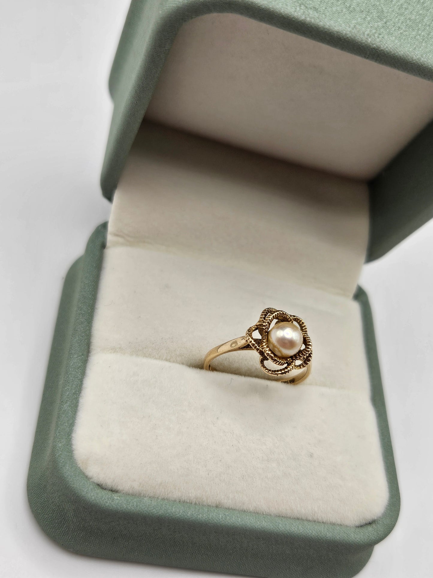 Vintage 9ct gold pearl ring