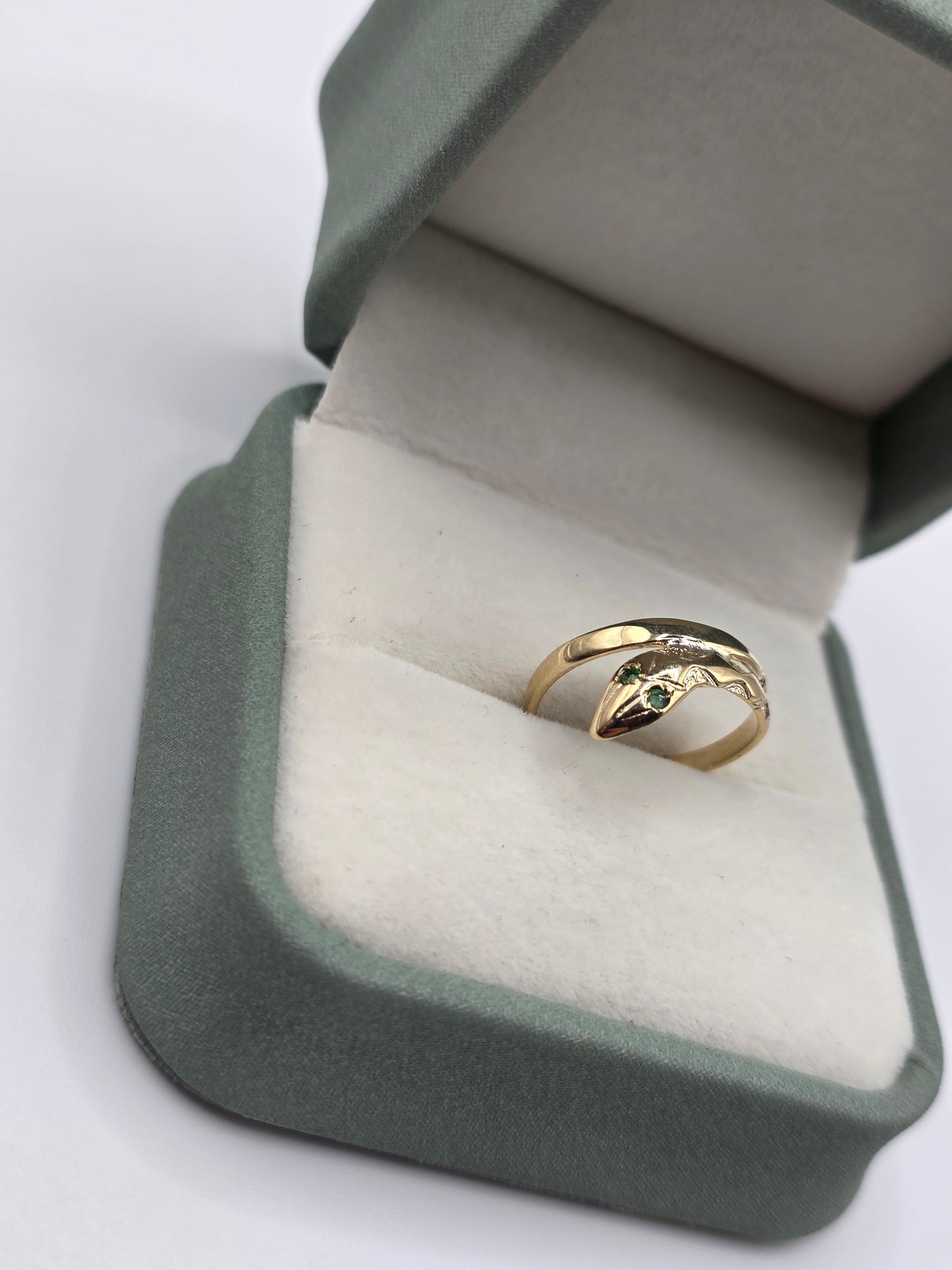 9ct gold emerald snake ring