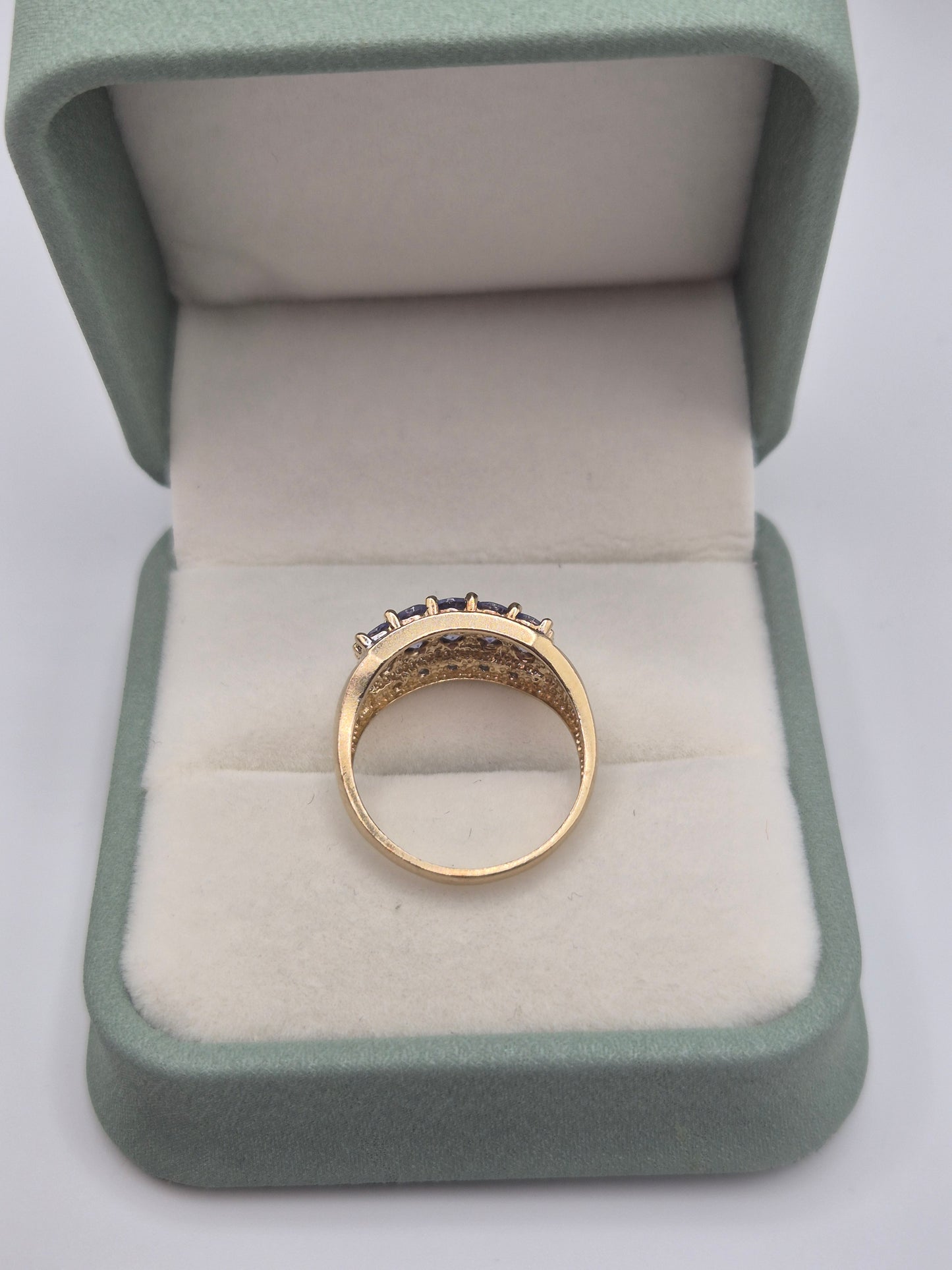 Heavy 9ct gold tanzanite and diamond ring