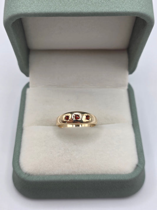 9ct gold garnet gypsy ring