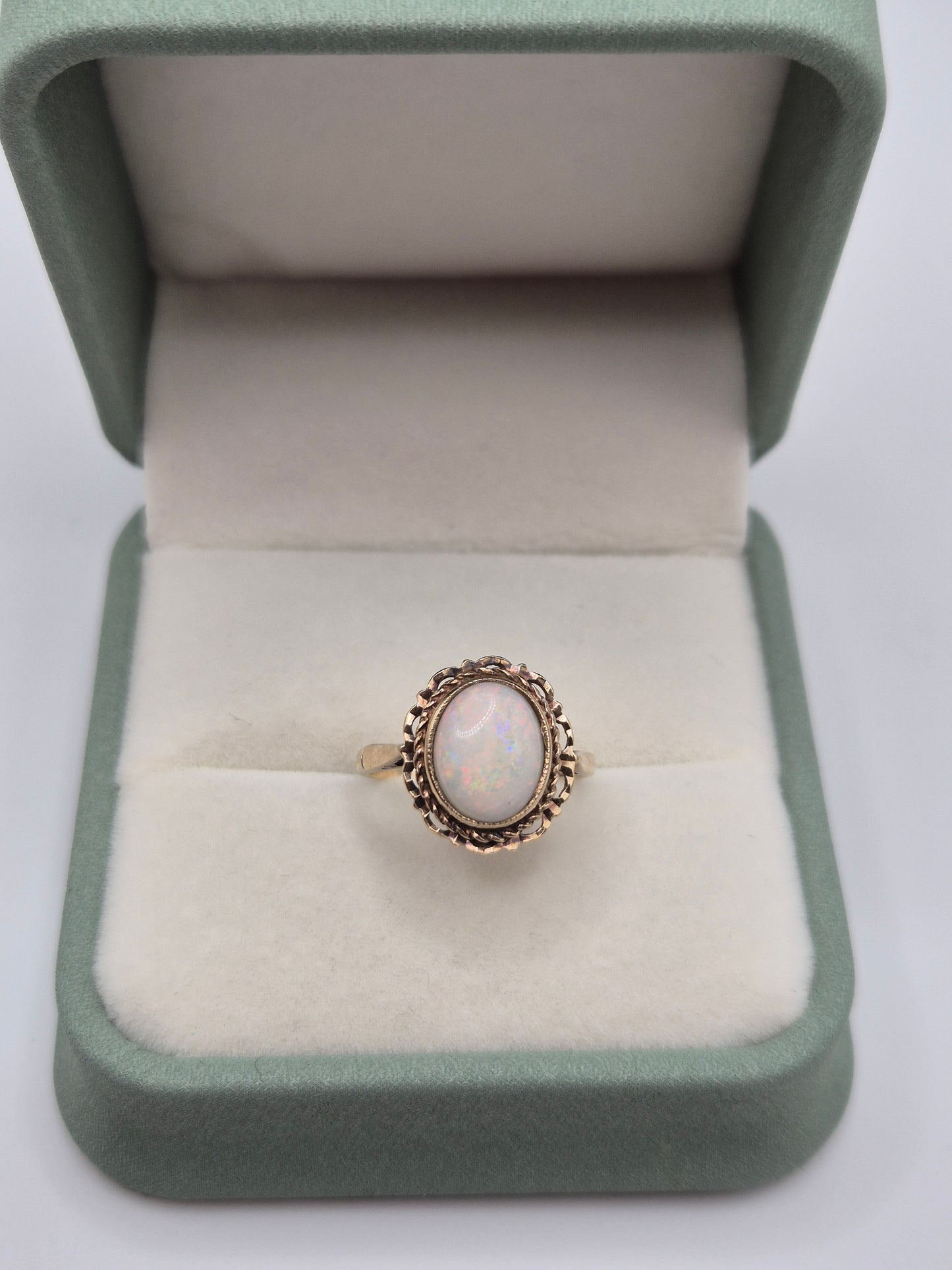 9ct gold opal ring