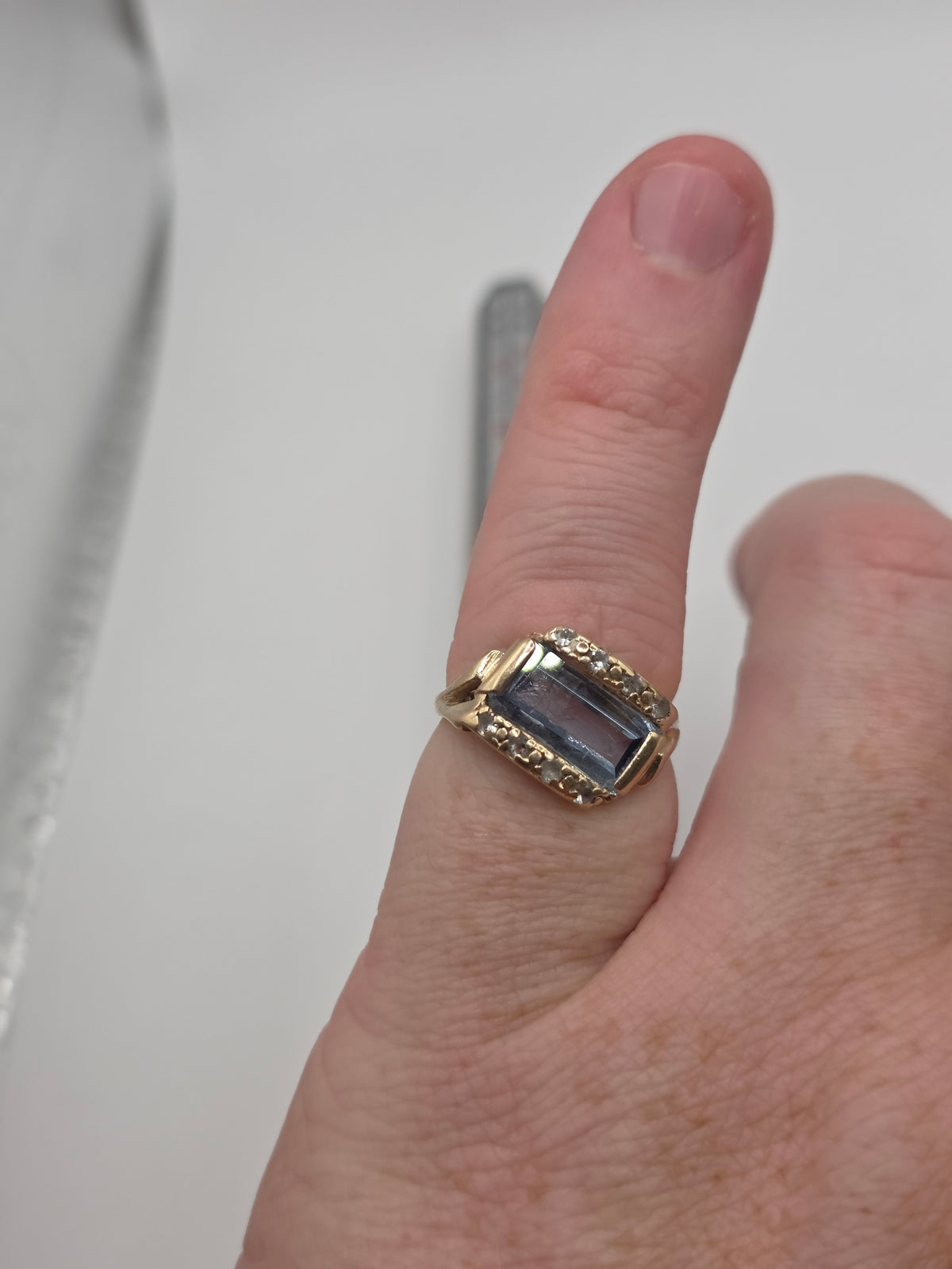 9ct gold topaz ring