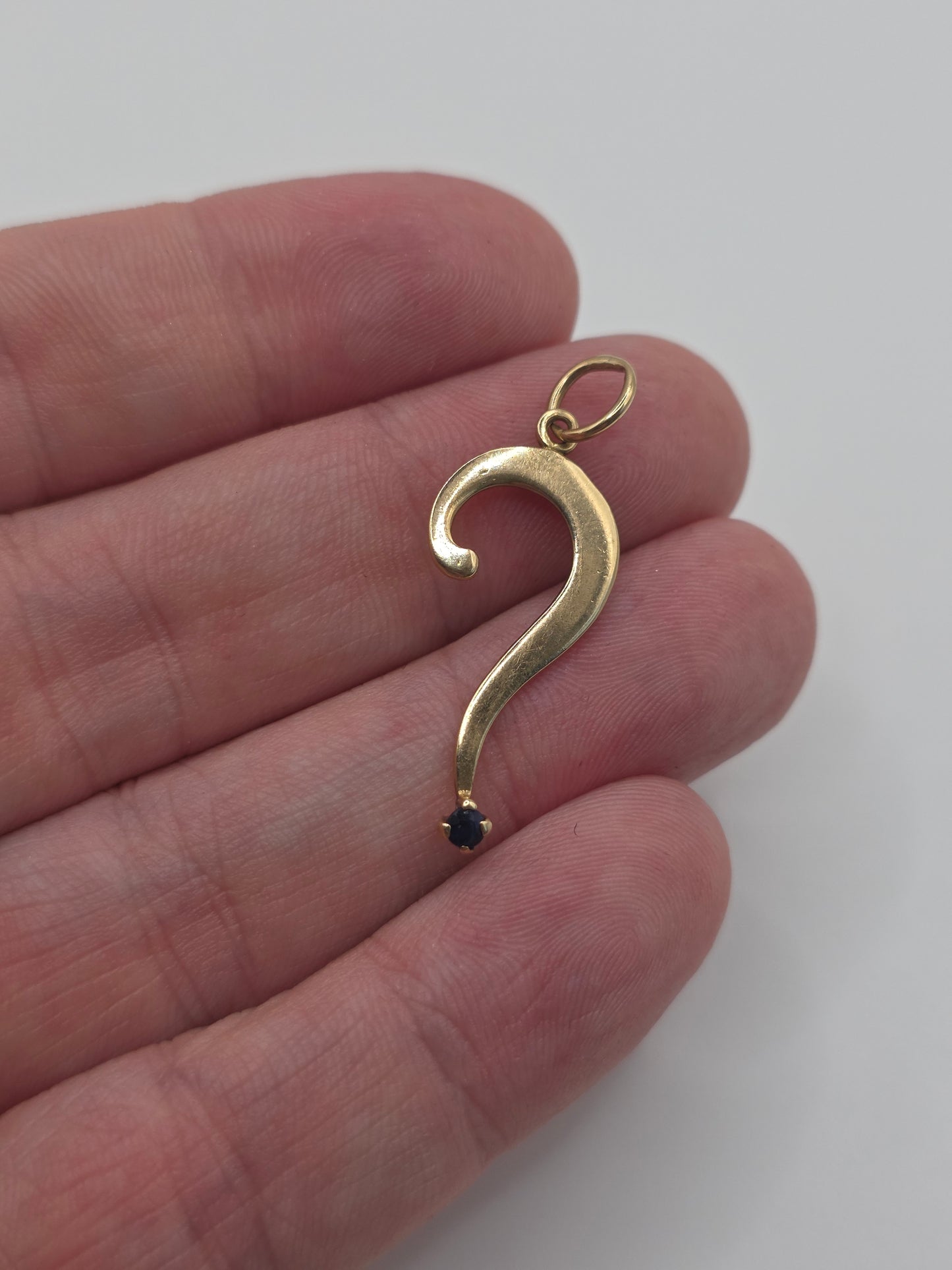 9ct gold sapphire question mark pendant