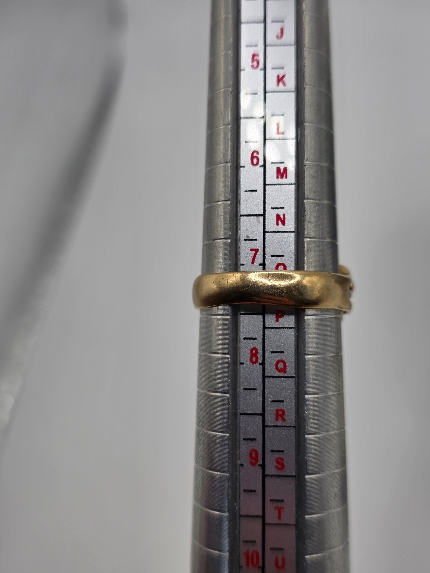 Heavy 9ct gold keeper ring