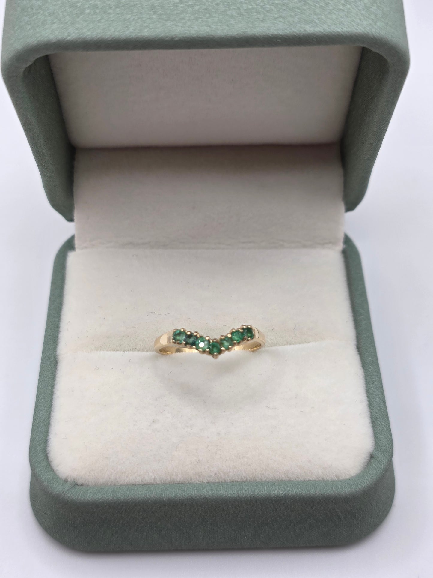 9ct gold emerald wishbone ring