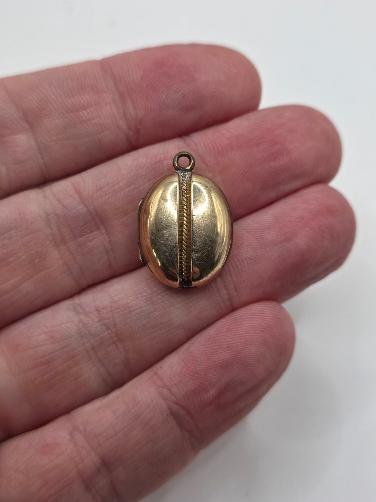 9ct gold back and front locket