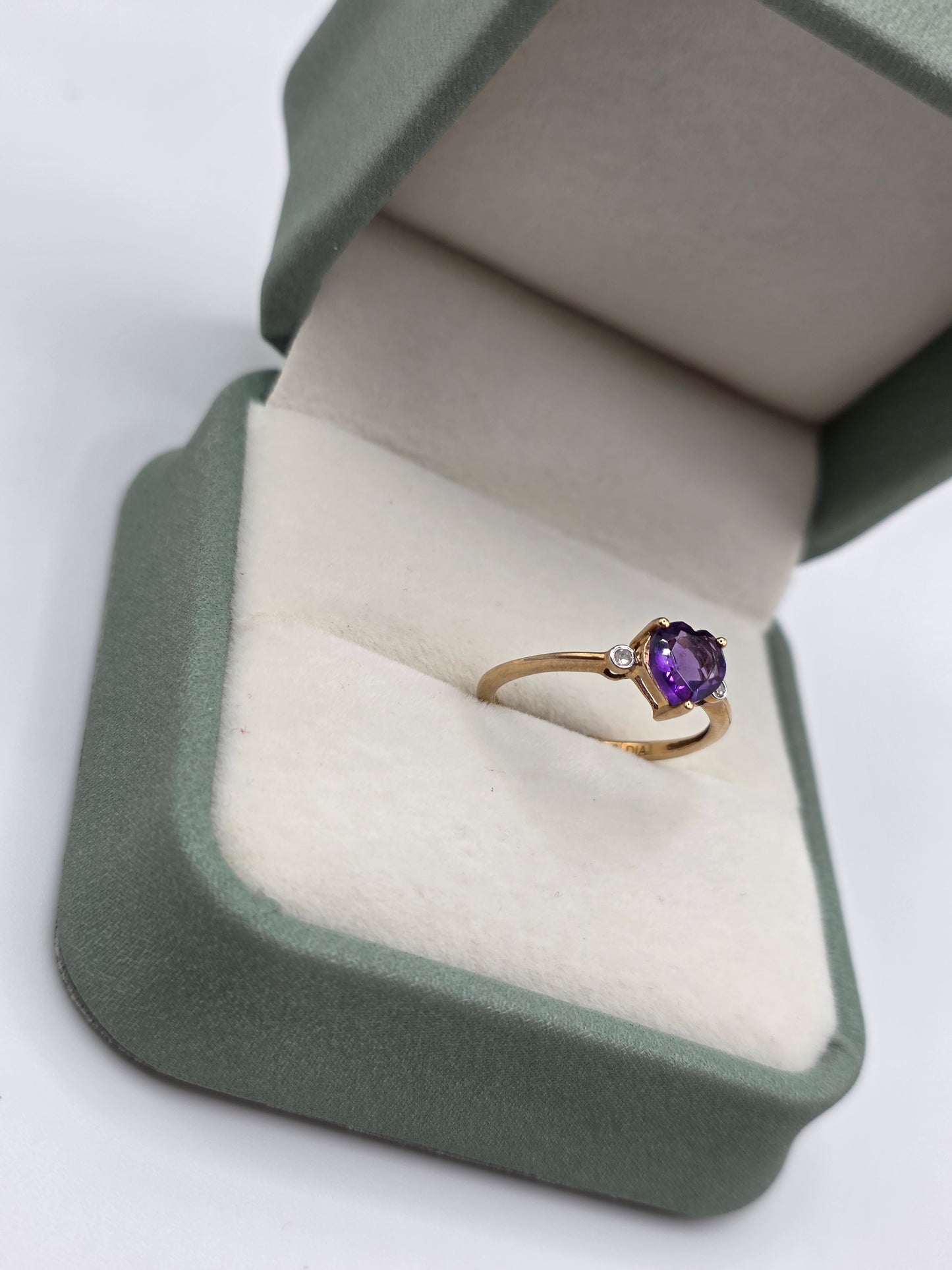 9ct gold amethyst heart and diamond ring