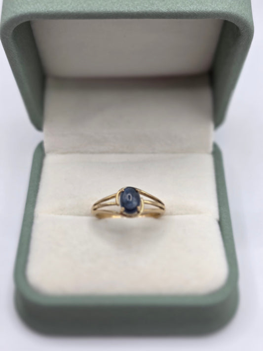 9ct gold cabachon sapphire ring