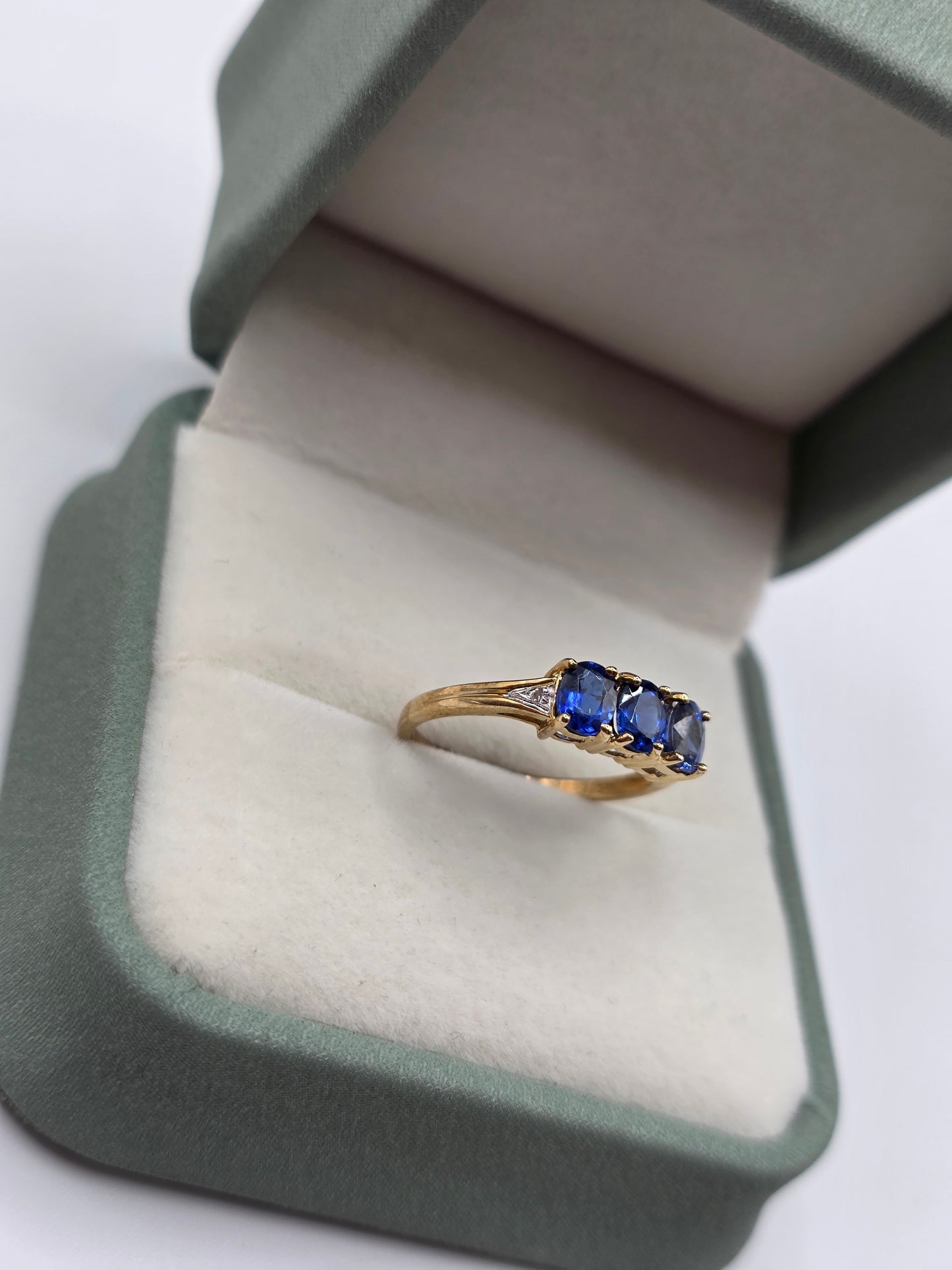 9ct gold kyanite and diamond ring